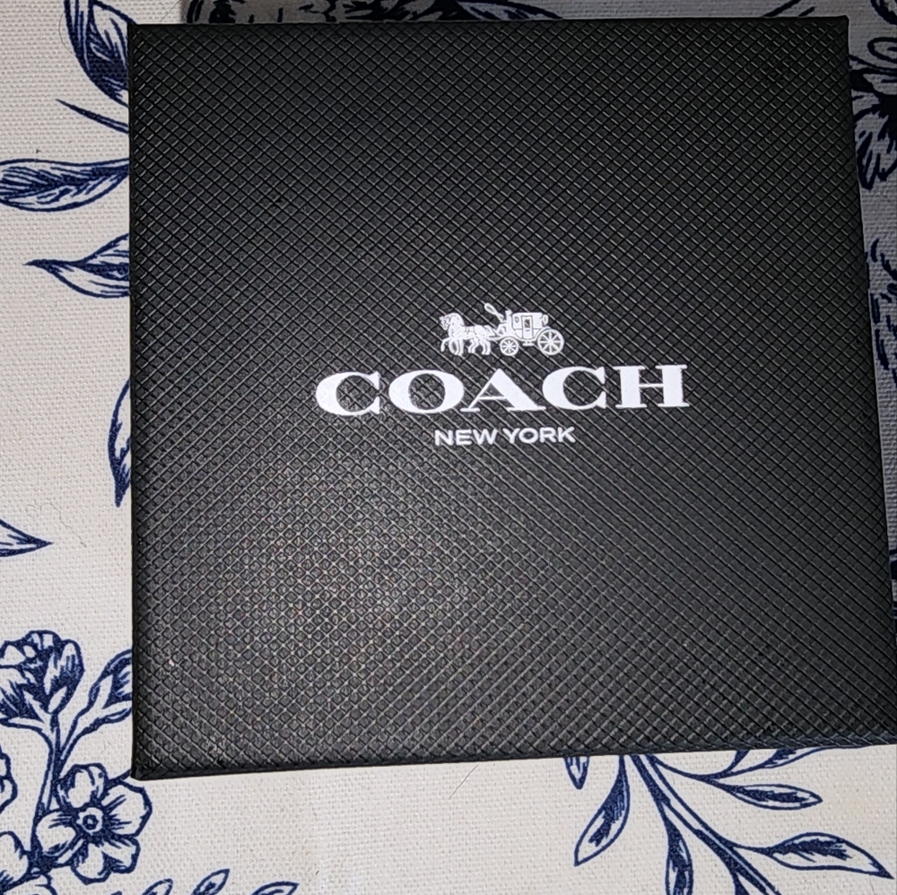 Coach Women's Pink Watch - Picture 2 of 5